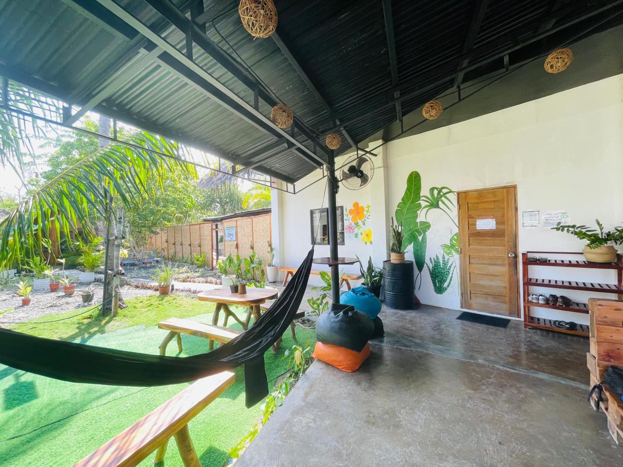 Maayong Hostel (Adults Only) Моалбоал Экстерьер фото